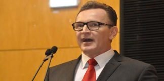 Deputado pede intervenção no governo do ES