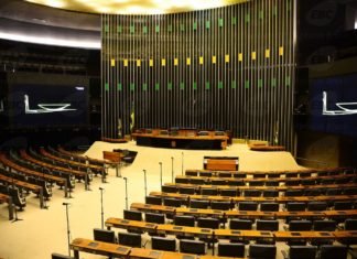 Apesar das crises política e econômica, Congresso vai entrar em recesso em julho