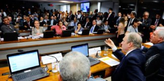 Reforma Trabalhista é aprovada por 14 a 11