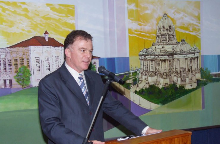 Casagrande terá o apoio de 10 dos 13 parlamentares federais