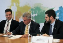 Governador regulamenta Uber em Brasília