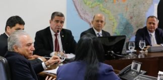 Eleição direta divide deputados. Lei prevê escolha indireta