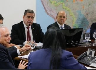 Eleição direta divide deputados. Lei prevê escolha indireta