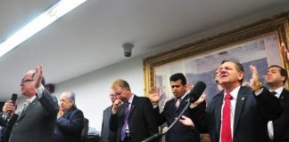 Reforma política exclui religiosos da desincompatibilização