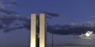 Senadores gastam mais em ano eleitoral: R$ 10 milhões em 2018