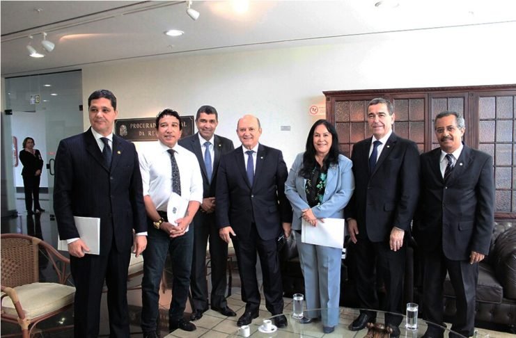 Vicente é reconduzido à coordenação da bancada até 2019