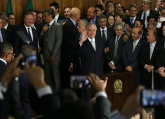 Brasil dividido: 53% quer que Temer saia, 43% que fique