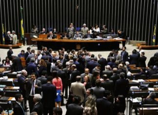 Funcionários de deputados capixabas custam mais de R$ 1 milhão por mês aos cofres públicos