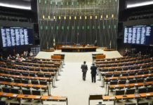 Reforma política acaba com figura do vice-governador e prefeito