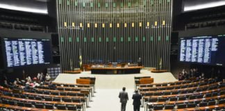 Reforma política acaba com figura do vice-governador e prefeito