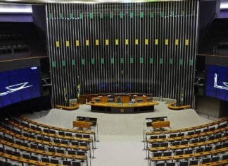 Denúncia contra Temer e recesso atrasam votações de reformas