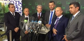 Temer demite aliados de deputados capixabas que votam contra ele na Câmara