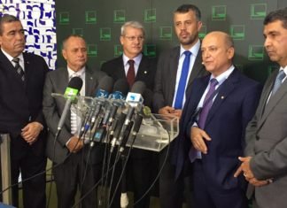 Temer demite aliados de deputados capixabas que votam contra ele na Câmara