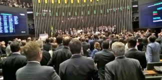 Sem coligação: Fim da linha para deputado com menos de 150 mil votos