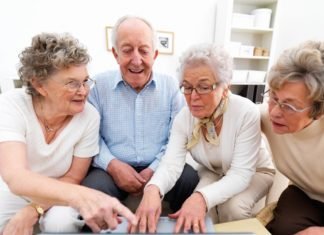 Universidades terão que oferecer cursos e programas às pessoas idosas