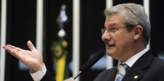 Deputado que mais faltou às sessões gastou R$ 454 mil em 2025