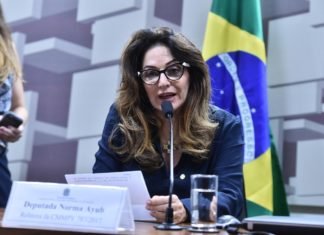 DEM adia convenção para dia 6 de fevereiro