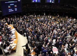 Maio vermelho: Congresso tem mês de intensa atividade devido ao recesso