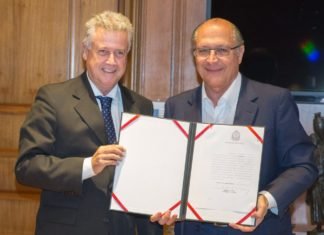 Adiamento para março de congresso do PSB favorece aliança presidencial