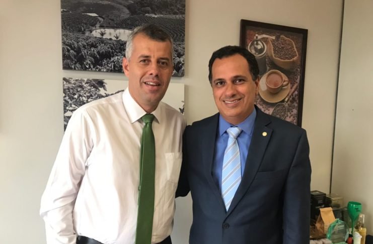 Max em busca legenda para concorrer ao governo