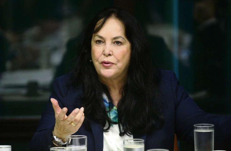 Senadora Rose passa mal durante sessão da Reforma da Previdência