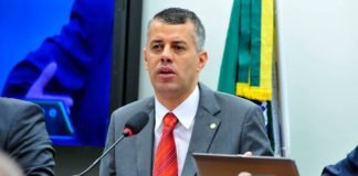 “Diga que foi convidado e não aceitou”