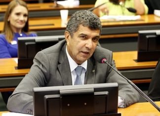 “Sou o único prefeito da Grande Vitória aliado de Casagrande”