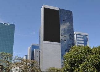 Governo do DF livra Brasília de propagandas em prédios