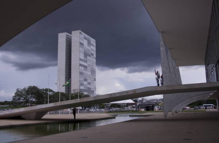 Eleição faz deputado produzir menos. Campanha é prioridade