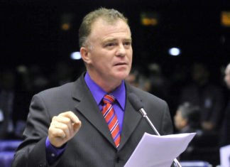 Paraná Pesquisa: Ex-governador Casagrande lidera no ES