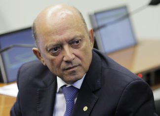 Base de Hartung decide nesta quarta entre Amaro e Ferraço, diz Lelo