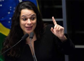 Janaína pede a Bolsonaro que assuma campanha