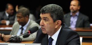 Justiça já adiou 20 vezes julgamento de candidato condenado por nepotismo