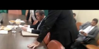 Aliado de Bolsonaro recorre a segurança para expulsar repórter na Câmara