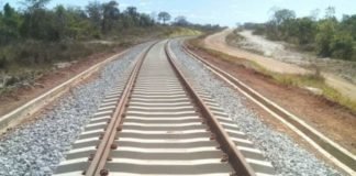 Governo Bolsonaro garante ferrovia a Casagrande