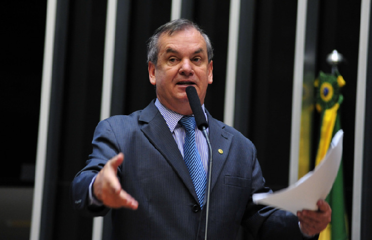Deputado protocola PEC para prorrogar mandatos de prefeitos