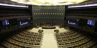 Câmara terá mais uma semana vazia, apesar dos feriados de novembro