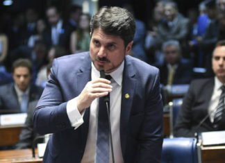 Senador propõe taxar milícias como organizações criminosas