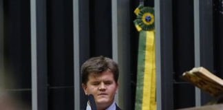 Dia do fico:’Forças armas não entram no projeto autoritário de ninguém’, diz deputado do PSB