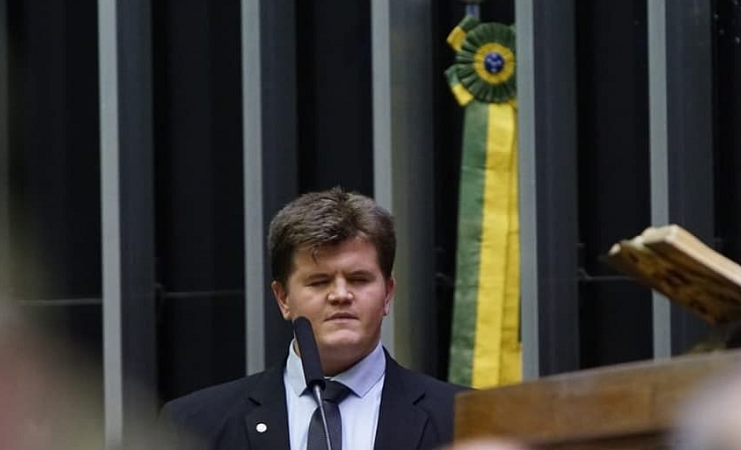Dia do fico:’Forças armas não entram no projeto autoritário de ninguém’, diz deputado do PSB