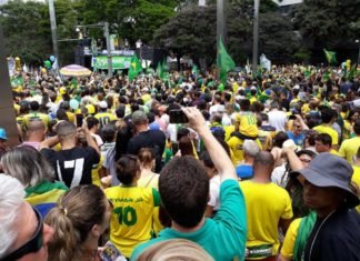 Manifestações foram ideológicas, não representam a sociedade, diz deputado