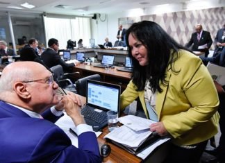 Doador de sangue poderá ficar isento de taxa em concursos federais, decide CCJ