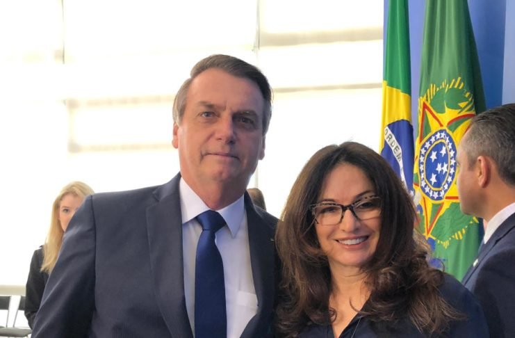 Deputada repete exame e descobre que continua com Covid