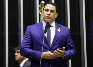 Deputado defende decreto das armas “chegou em boa hora”