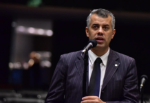 Deputado nega que pacote seja do veneno ‘É do progresso”