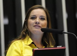 Lauriete nega que vá para o DEM e conversa com o Podemos