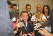 Casagrande participa de reunião do PSB que fechou questão contra Previdência