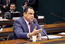 Deputado Da Vitória apresenta projeto para proibir cobrança por mala de mão em voos no Brasil