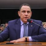 Deputado cobra investigação rigida sobre relação de ministro com banqueiro