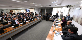 Decreto que libera porte de armas é rejeitado pelo Senado